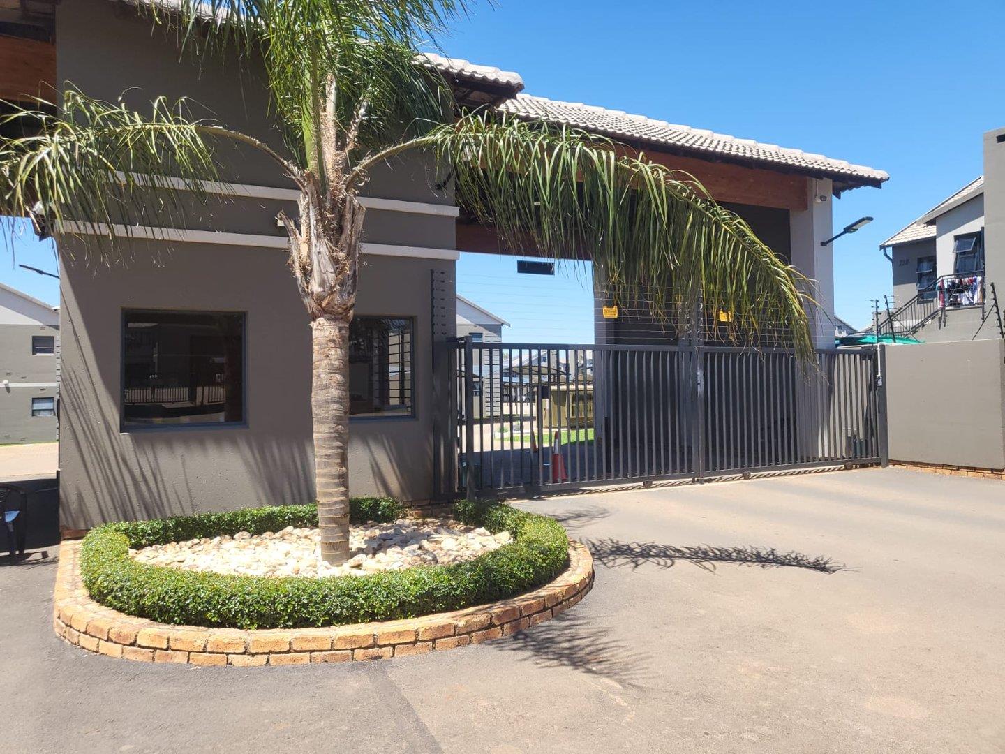 2 Bedroom Townhouse for sale in Pomona P24112930520