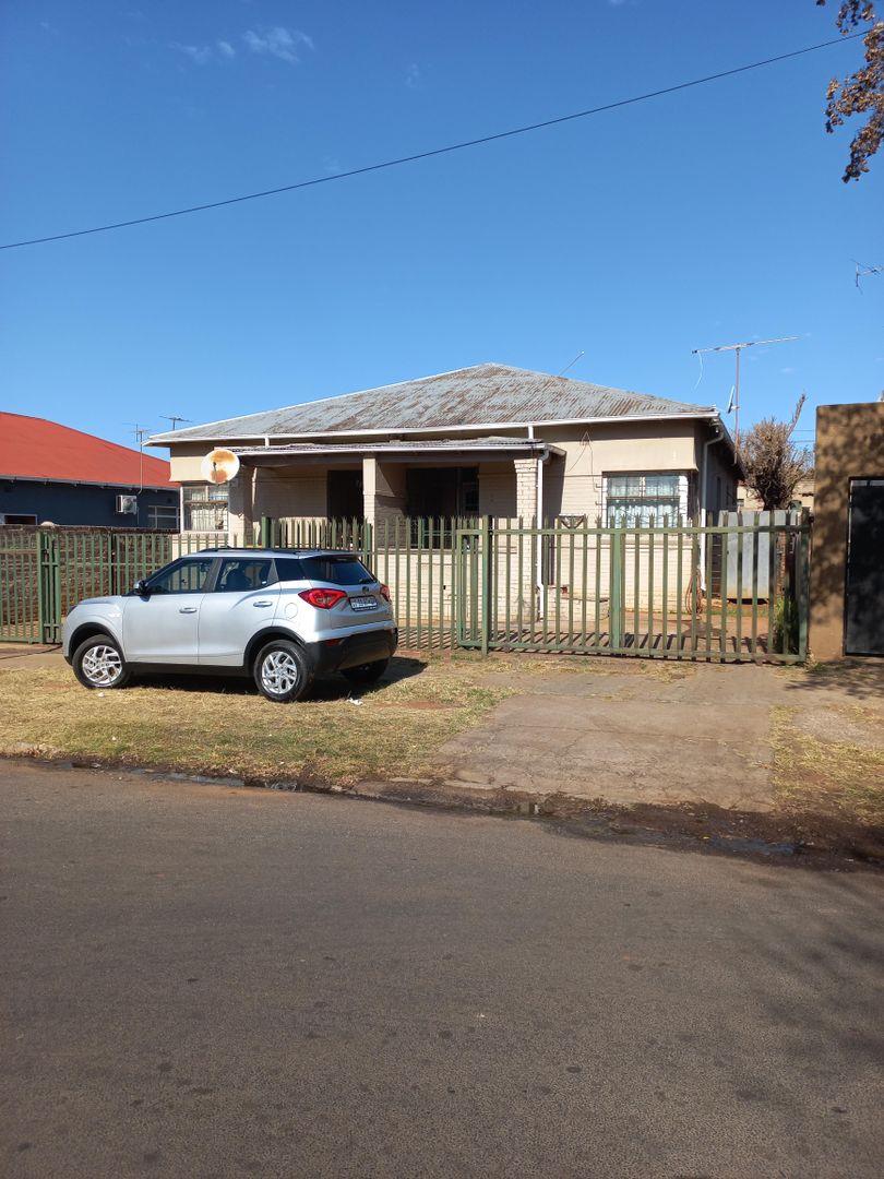 4 Bedroom House for sale in Bezuidenhout Valley 72 9th Avenue P24
