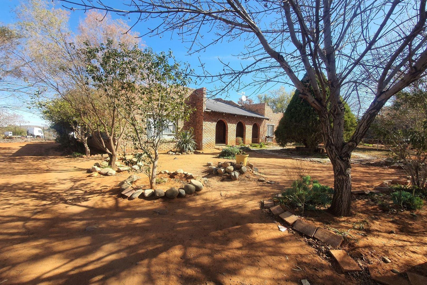 3 Bedroom House for sale in Barkly West P24112931578