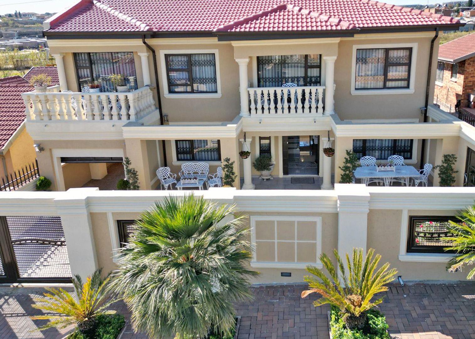 Alexandra East Bank Property Property and houses for sale in