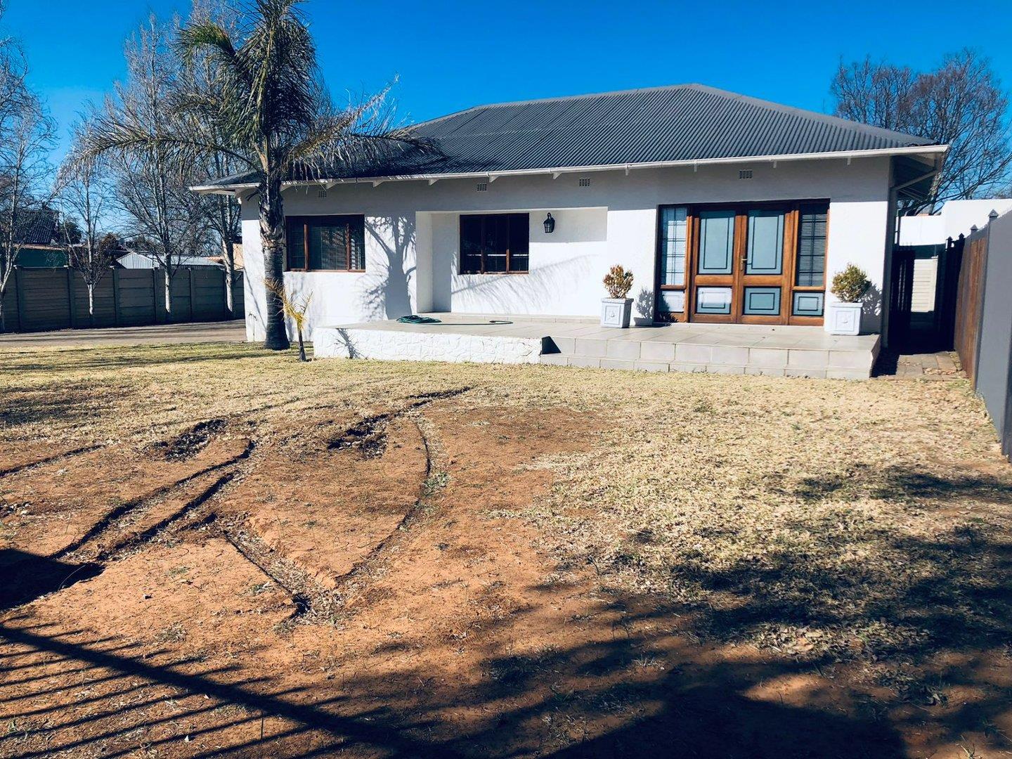 3 Bedroom House to rent in Bayswater P24112932375