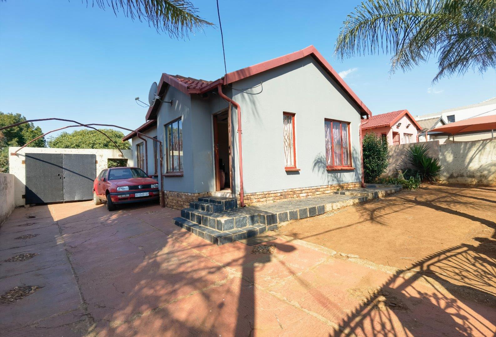 3 Bedroom House for sale in Lotus Gardens P24112933681