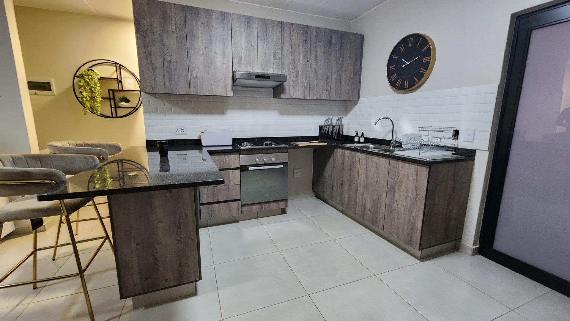 3 Bedroom Apartment / flat for sale in Bartlett 111 Royce Heights, 33