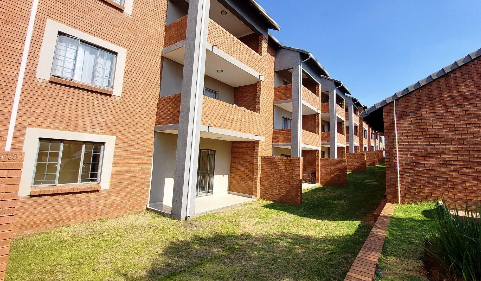 2 Bedroom Apartment / flat for sale in Sagewood P24113860344