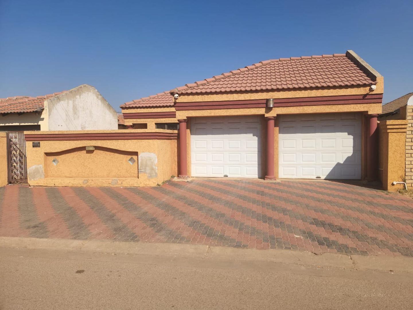 3 Bedroom House for sale in Protea Glen P24113744903
