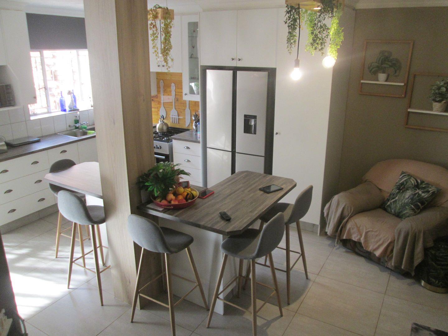 4 Bedroom Townhouse for sale in La Montagne P24112856266