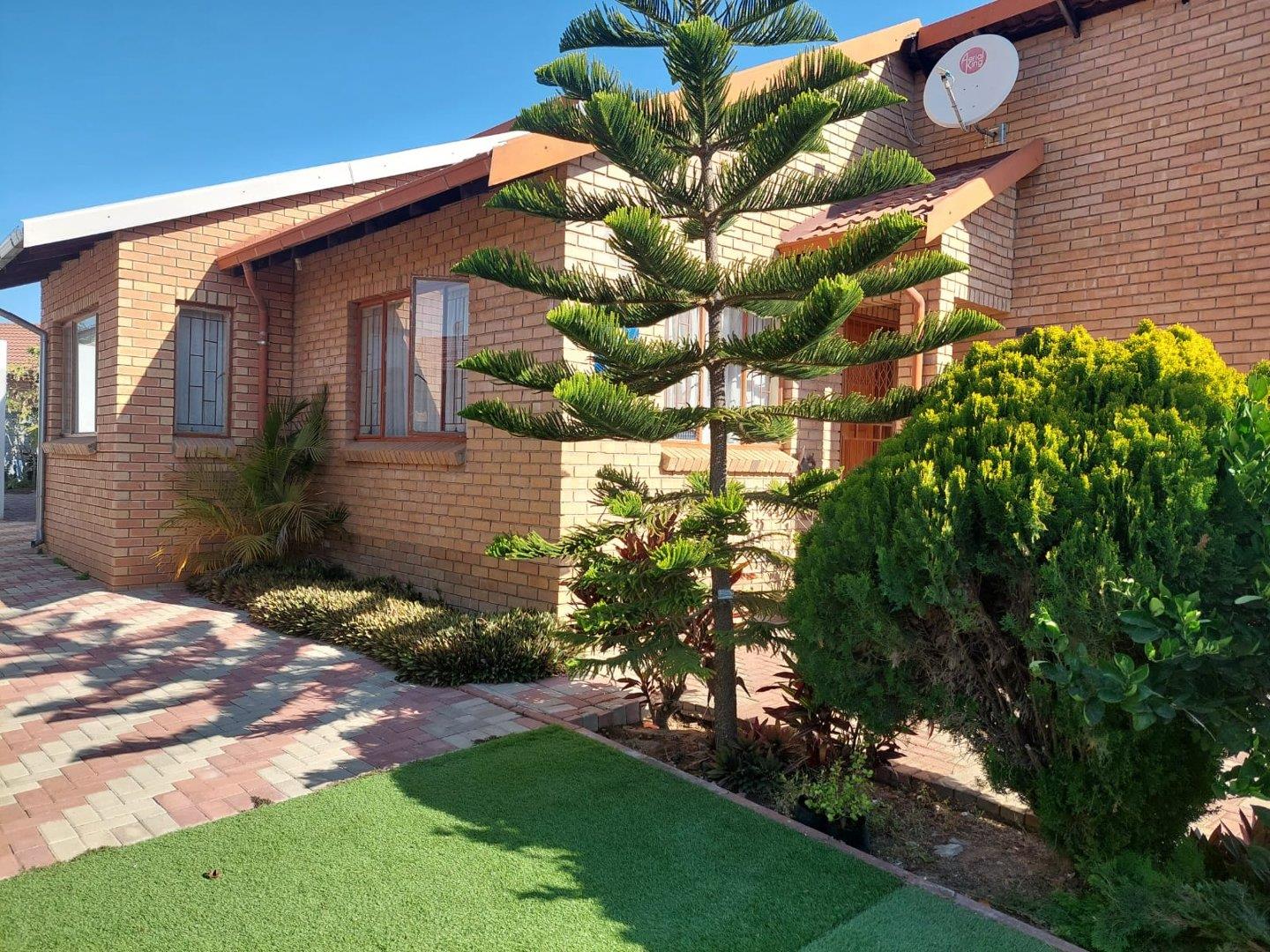 3 Bedroom House for sale in Ivydale P24112960838