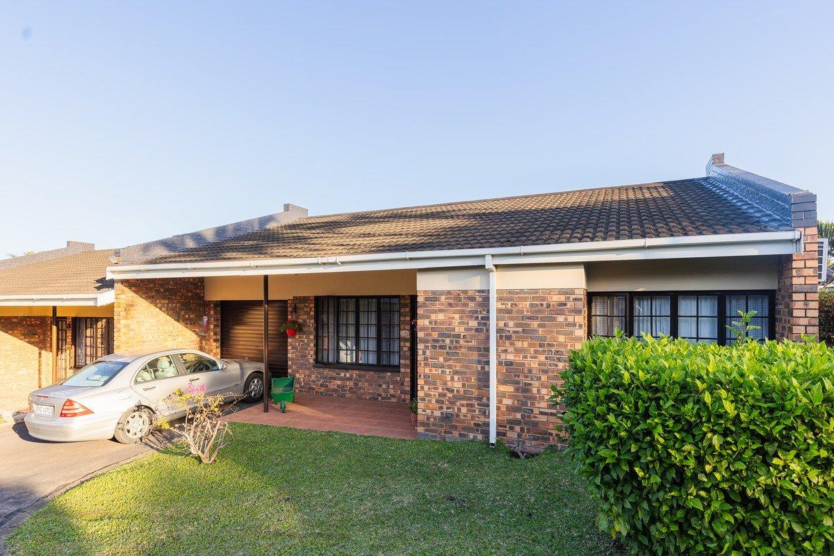 2 Bedroom Townhouse for sale in Margate P24112961380