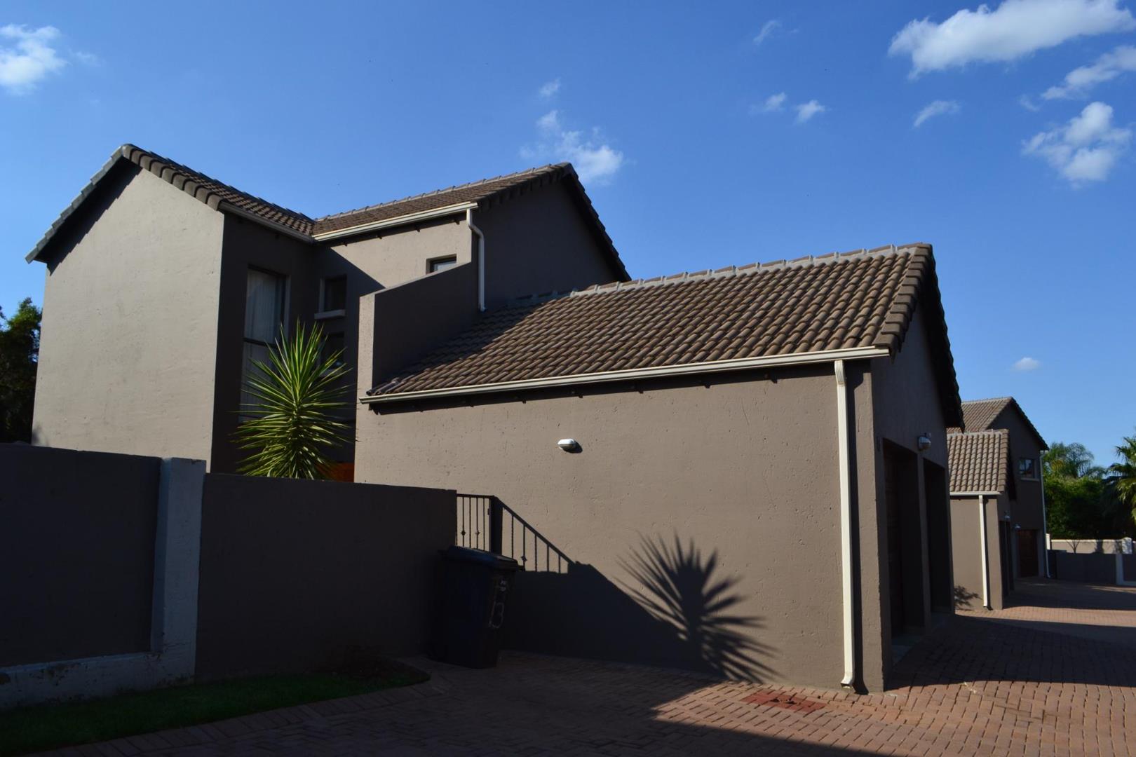 Ruimsig Property Houses for sale in Ruimsig