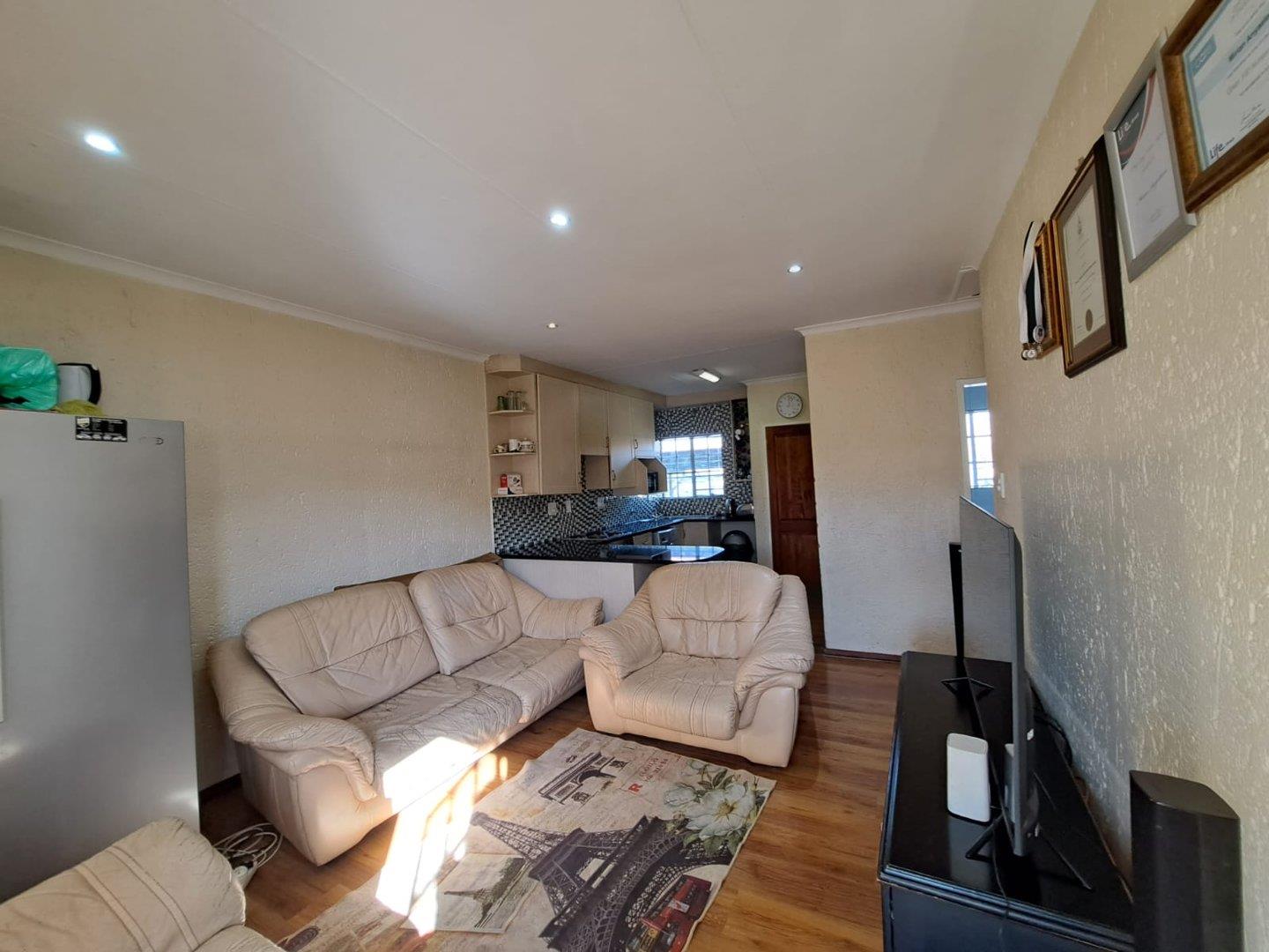 2 Bedroom Townhouse for sale in Bartlett P24112962451