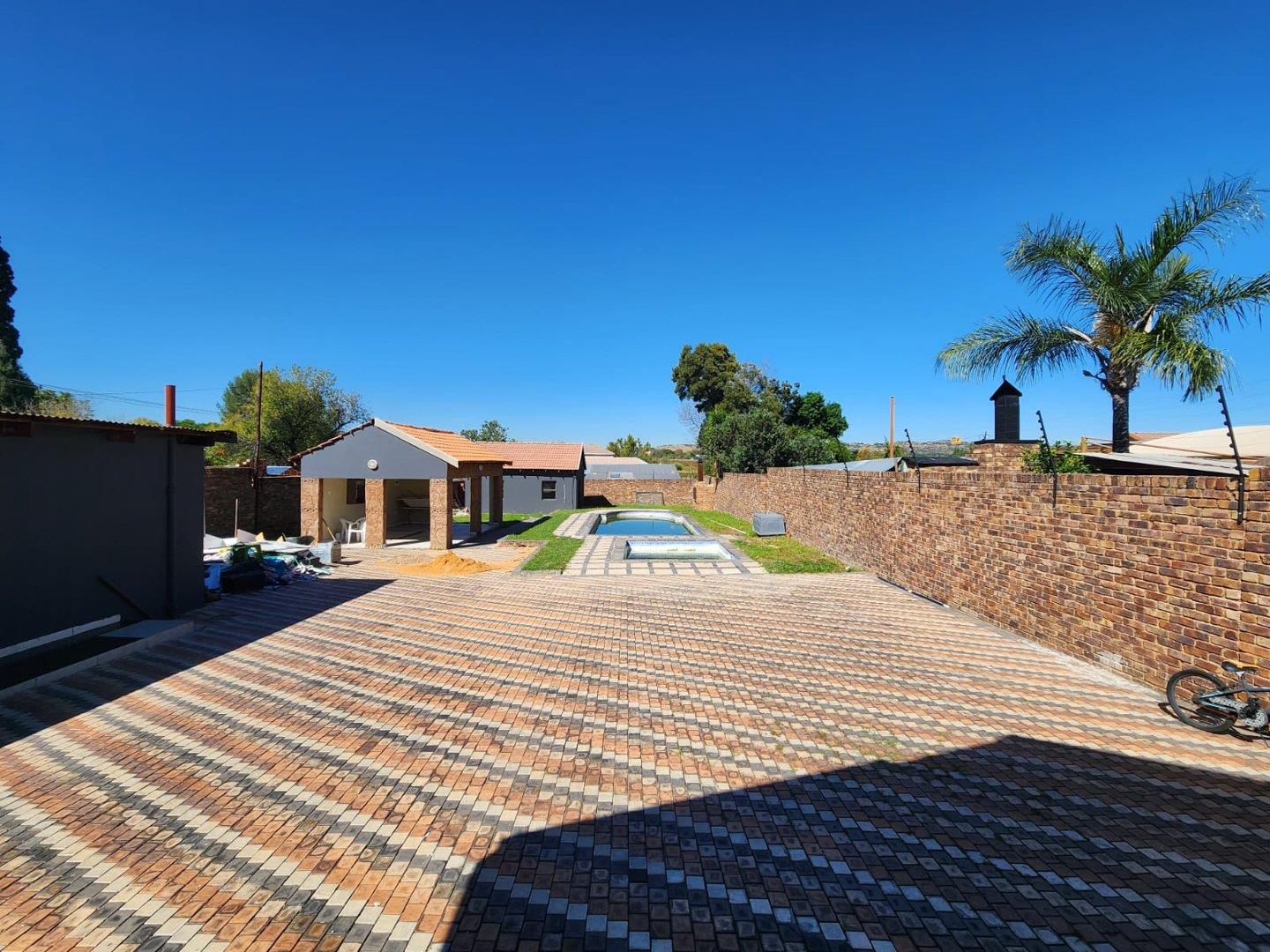 4 Bedroom House for sale in Mountain View P24113137894