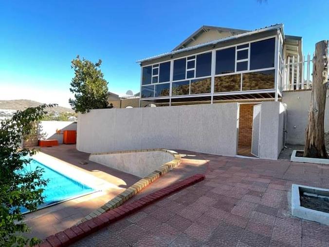 8 Bedroom House for Sale in Ludwigsdorf