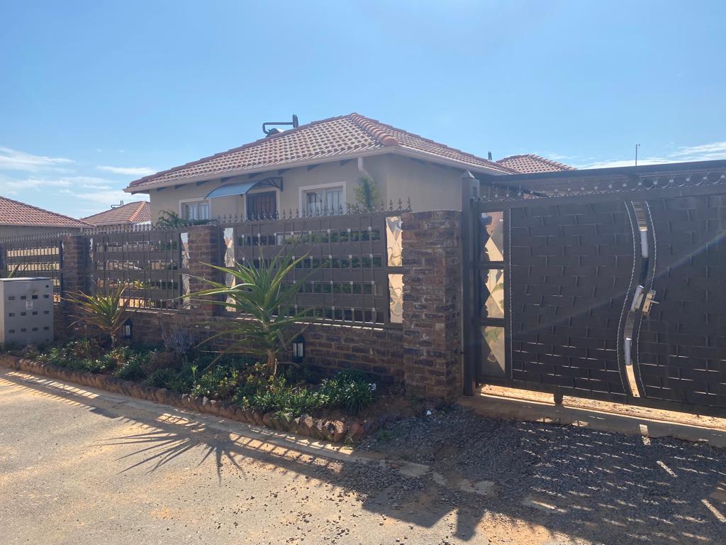 Glenway Estate Property Property and houses for sale in Glenway