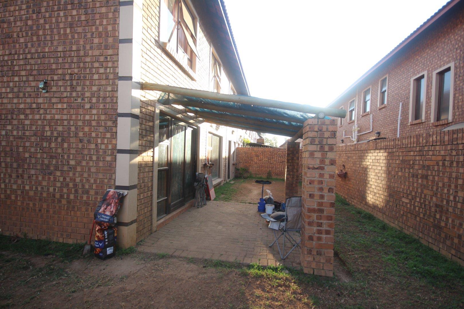 3 Bedroom Townhouse for sale in Middelburg Central P24112969125