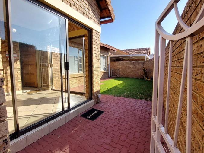 3 Bedroom Townhouse for Sale in Erasmus