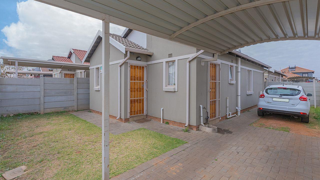 3 Bedroom House for sale in Albertsdal P24112972046