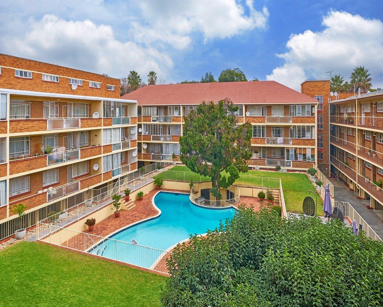 2 Bedroom Apartment / flat for sale in Cheltondale P24112976059