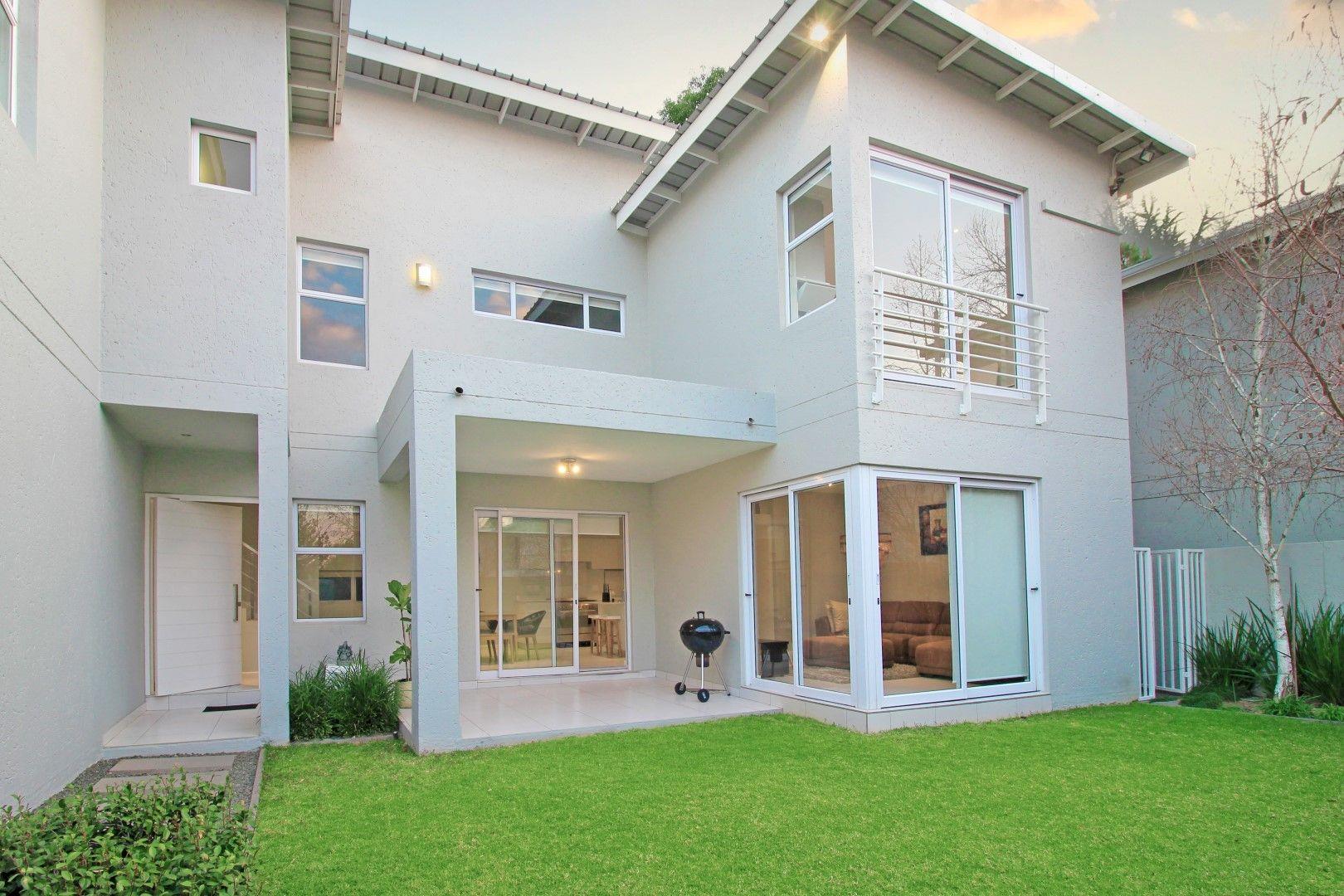 3 Bedroom House for sale in Bryanston P24112978973