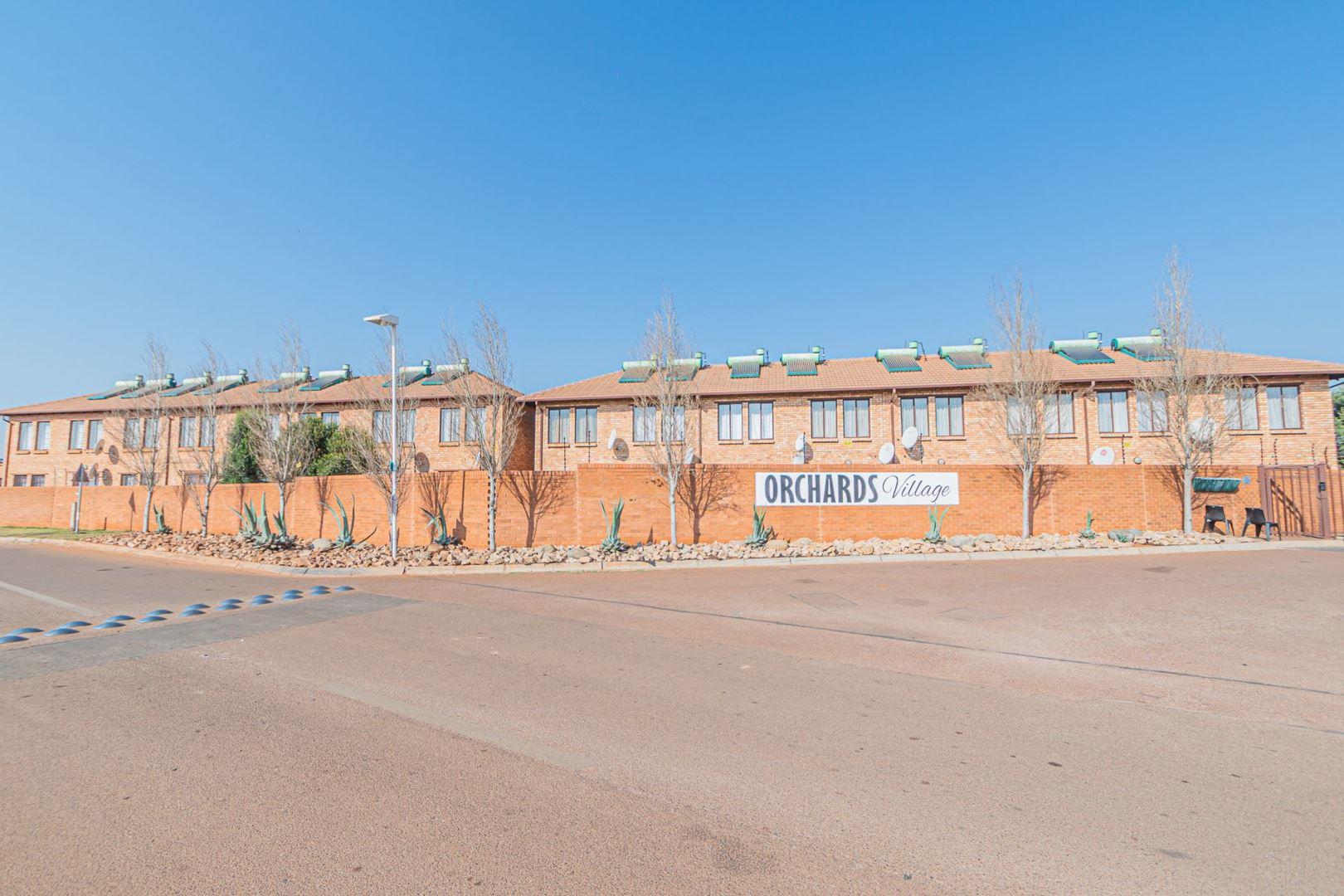 2 Bedroom Townhouse for sale in The Orchards P24112981500