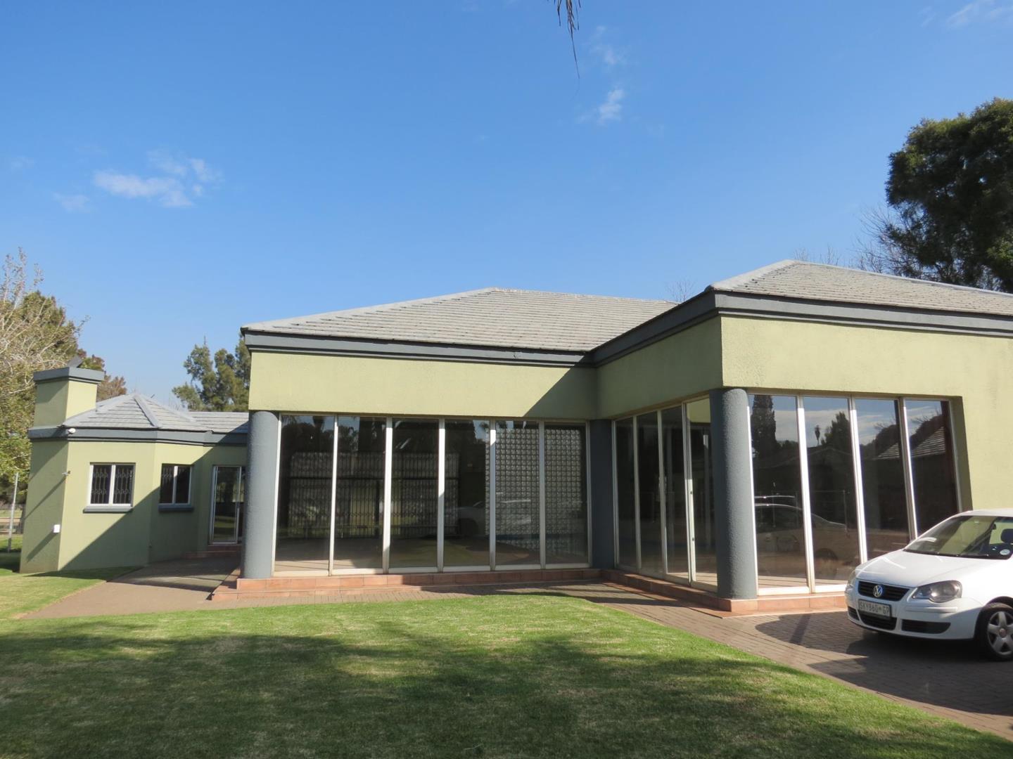 5 Bedroom House for sale in Boksburg Central 11 Tim P24112982004