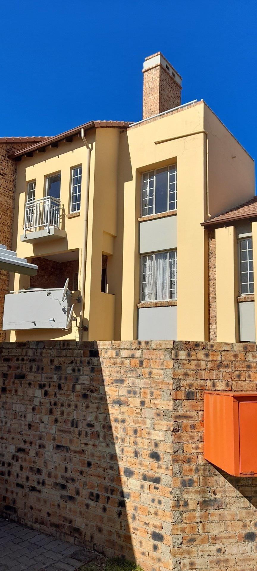 2 Bedroom Apartment / flat for sale in Halfway Gardens P24112982174