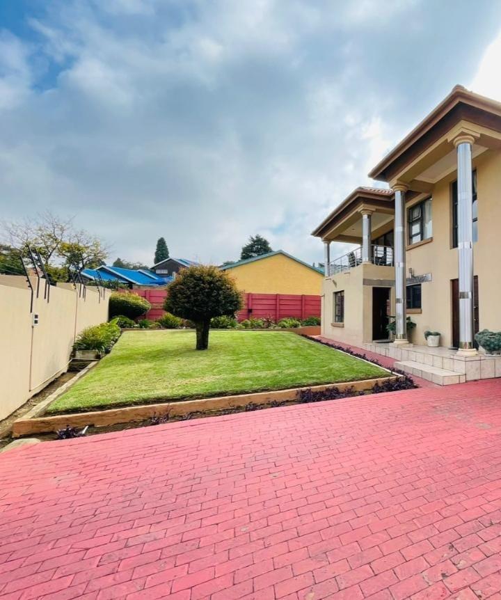 5 Bedroom House for sale in Meredale P24112984826