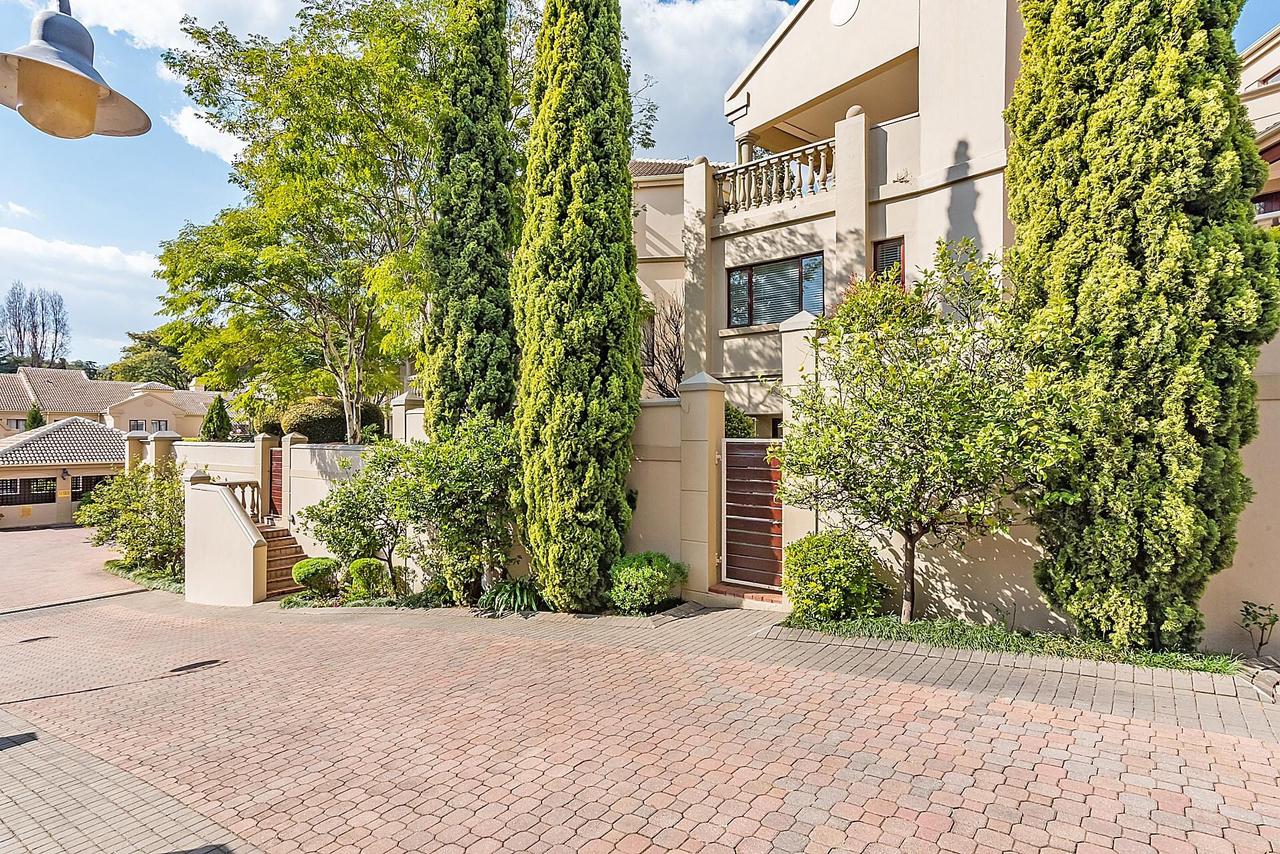 Hyde Park, Sandton Property Townhouses for sale in Hyde Park, Sandton