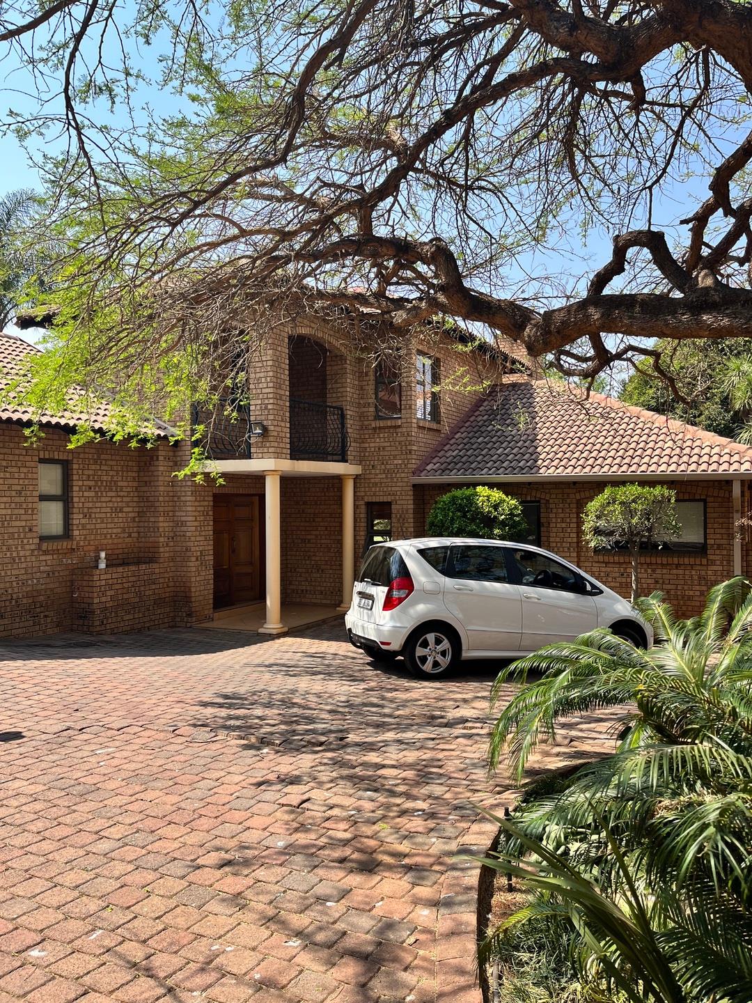 4 Bedroom House for sale in Woodhill Golf Estate P24112988270