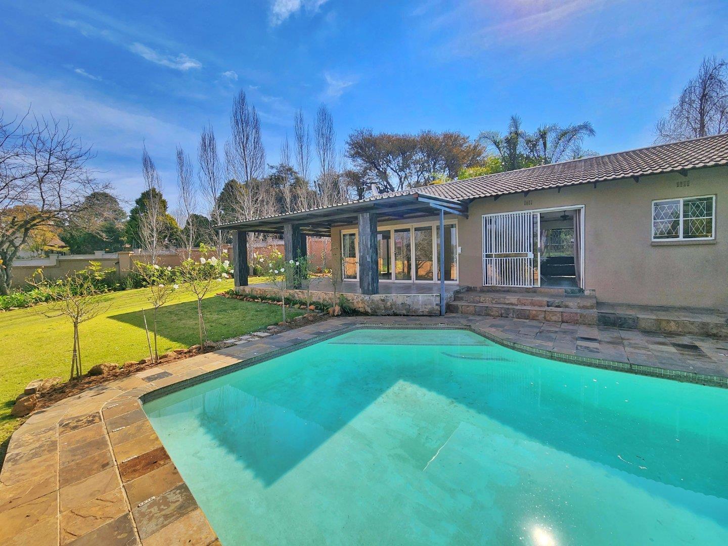 3 Bedroom House for sale in Weltevreden Park P24112707136