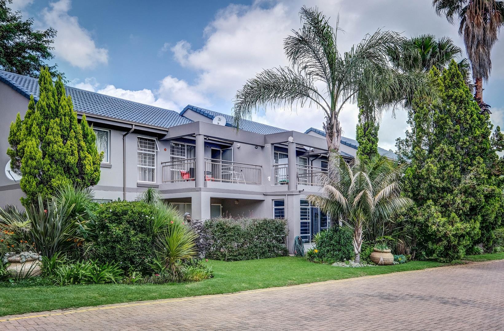 2 Bedroom Apartment / flat for sale in Constantia Kloof P24112991283