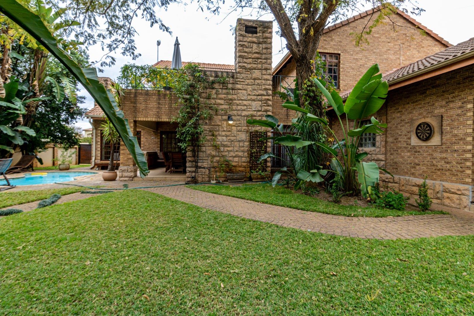 5 Bedroom House to rent in Silver Lakes Golf Estate P24114584696