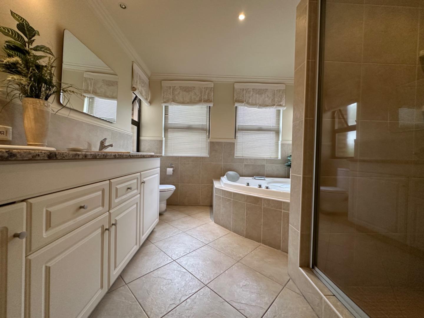 3 Bedroom House for sale in Cathkin Estate P24112994372