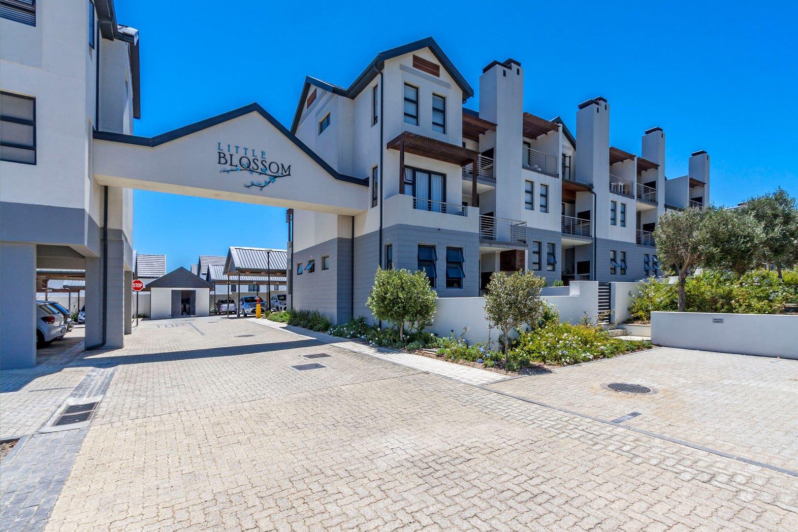Apartments / flats for sale in Somerset West Somerset West Property
