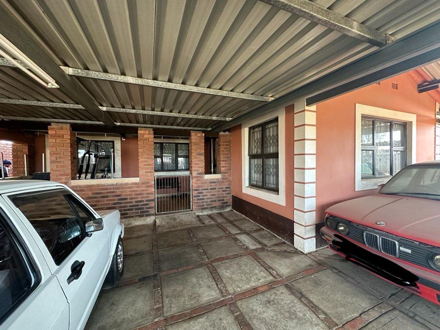 3 Bedroom House for sale in Eastwood P24112996380