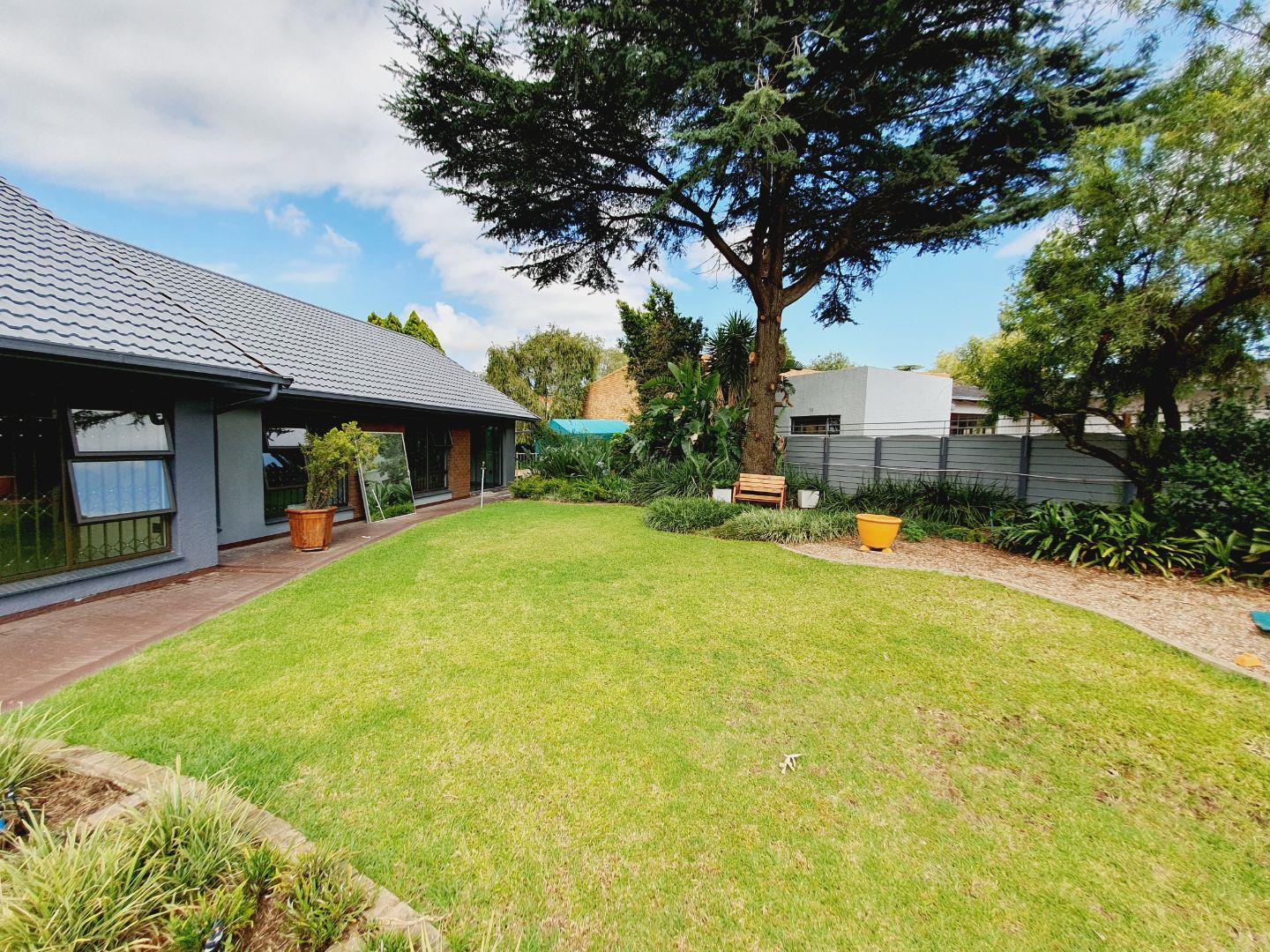 3 Bedroom House for sale in Brackenhurst P24112997520