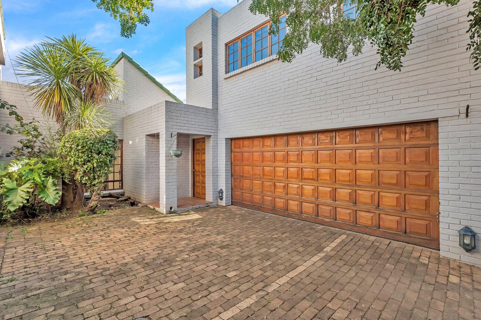 3 Bedroom House for sale in Greenside P24112999688