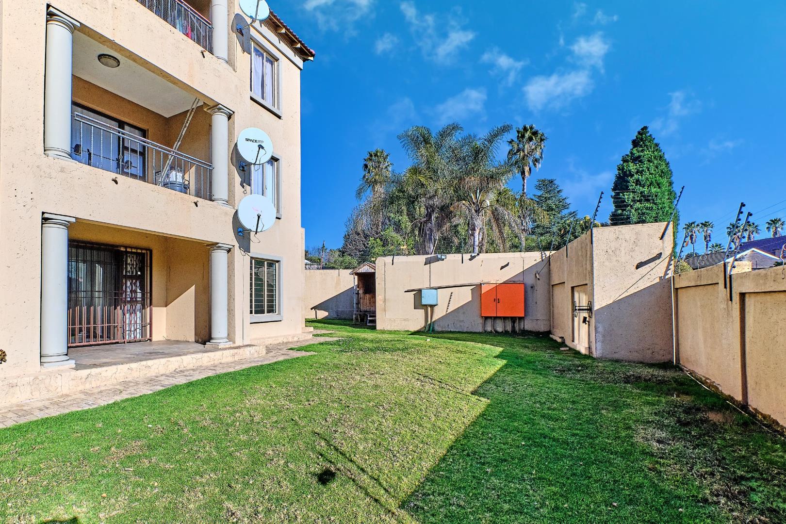 3 Bedroom Apartment / flat for sale in Weltevreden Park 887 Kloofhout