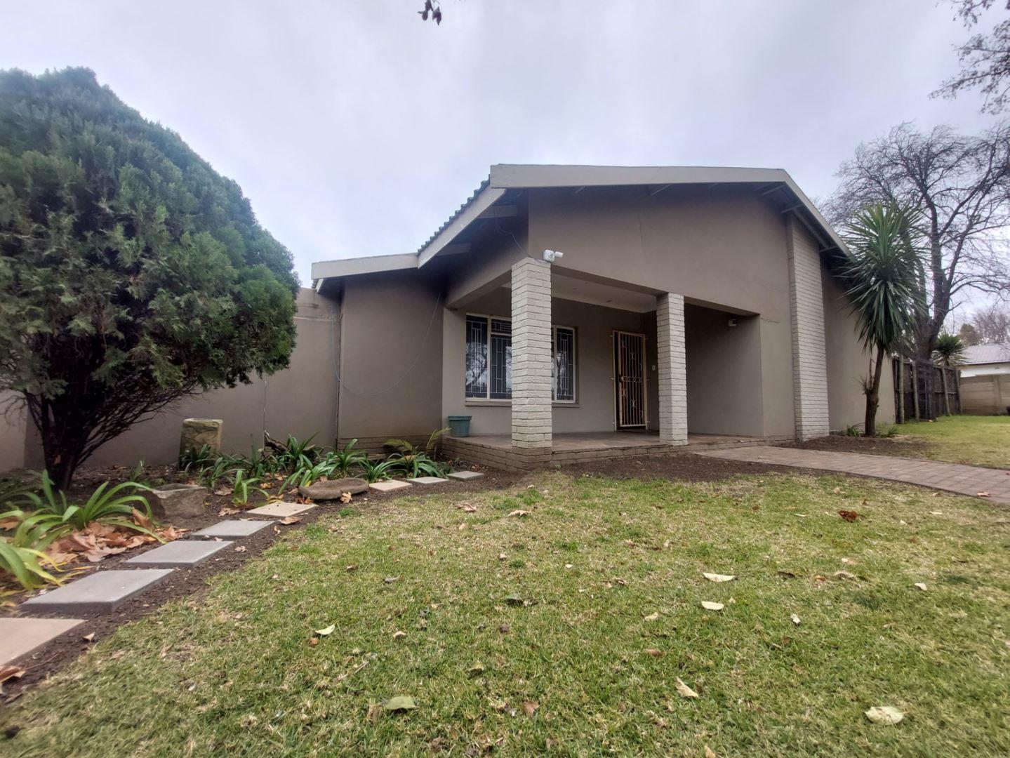 4 Bedroom House for sale in Panorama P24113000962