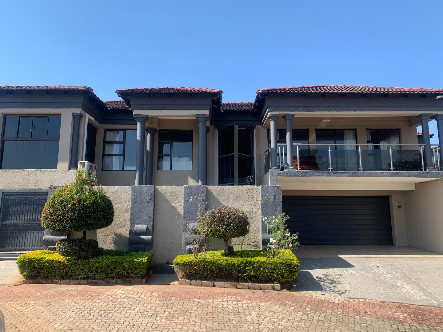 5 Bedroom House for sale in Golden Acres Estate P24113003277