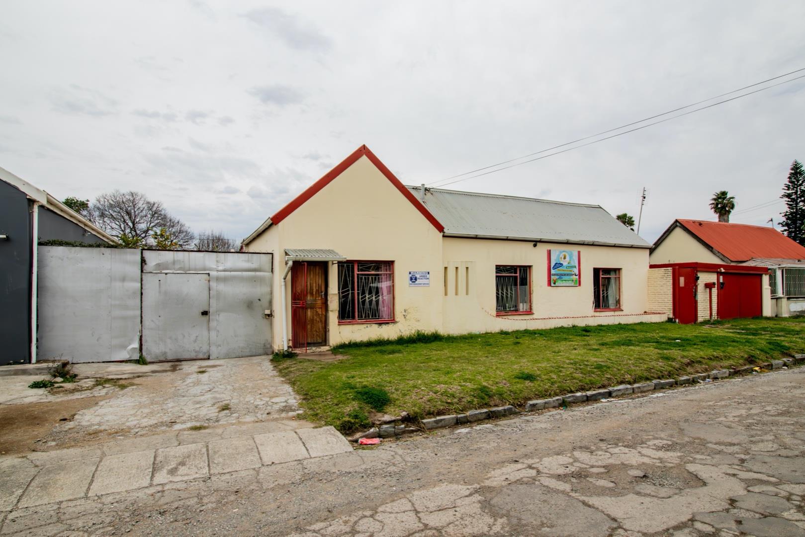 6 Bedroom House for sale in King Williams Town Central 66 Louisa