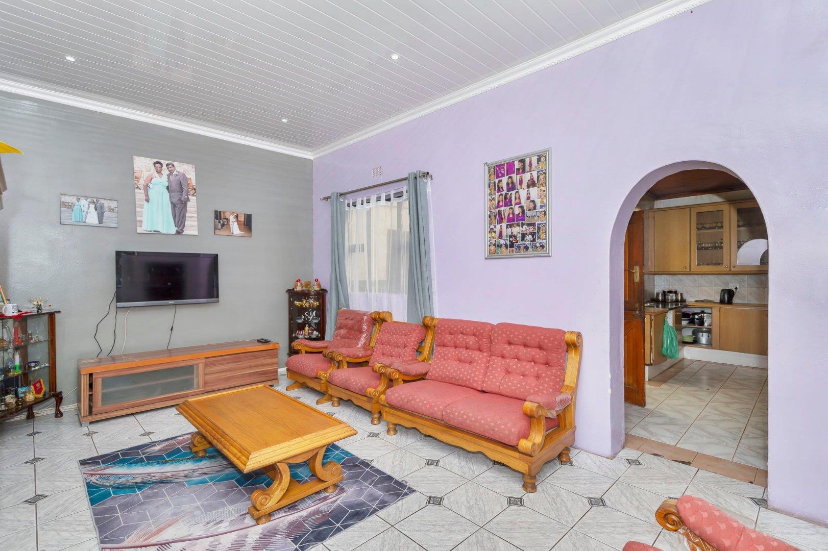 3 Bedroom House for sale in Salt River P24113005853