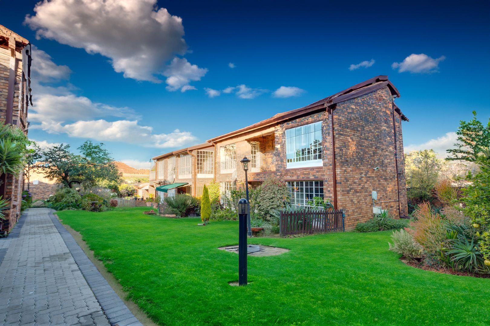 2 Bedroom House for sale in Bryanston P24113006340