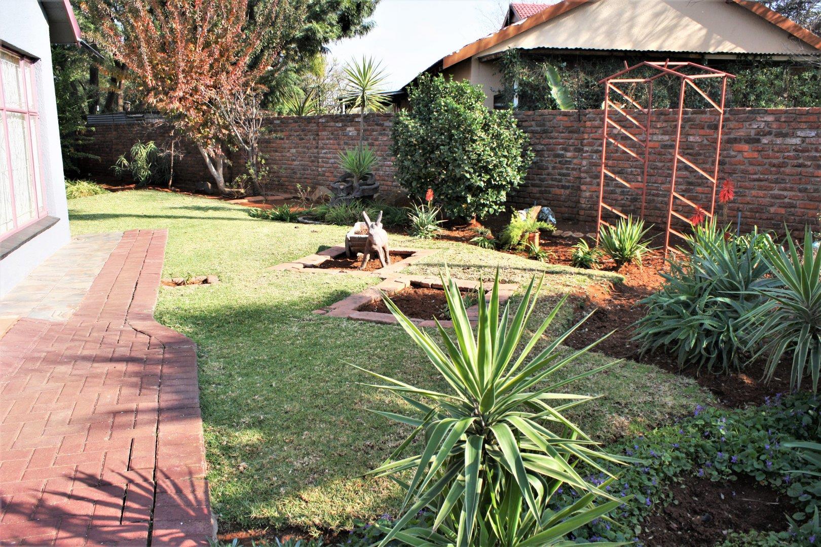 5 Bedroom House for sale in Carters Glen 5 Mont Aux Sources Street