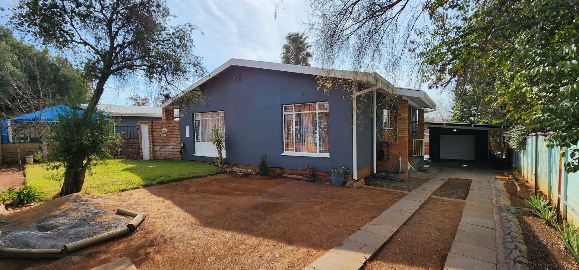 3 Bedroom House for sale in Kuruman P24113008970