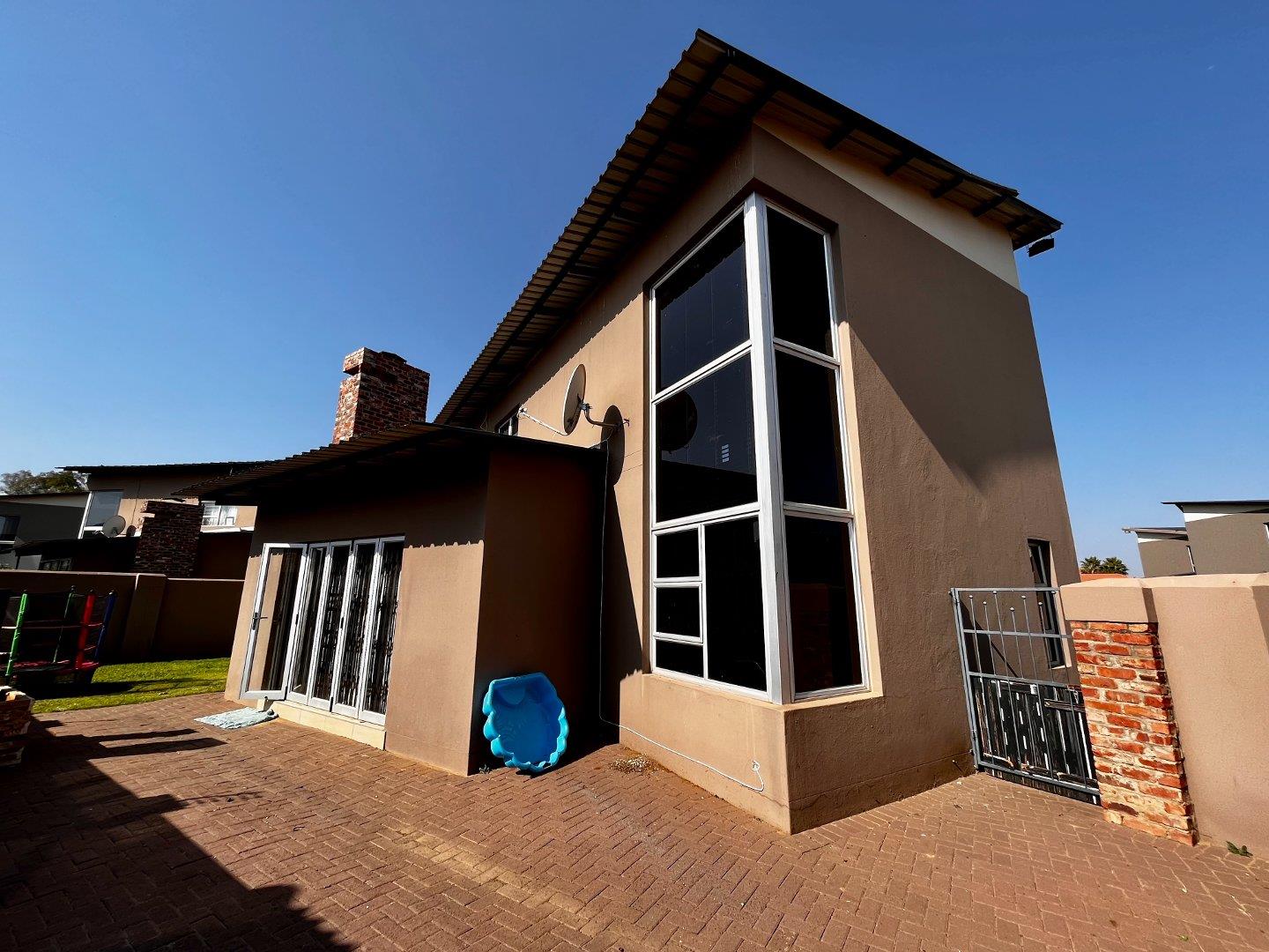 3 Bedroom Townhouse for sale in Baillie Park P24113009540