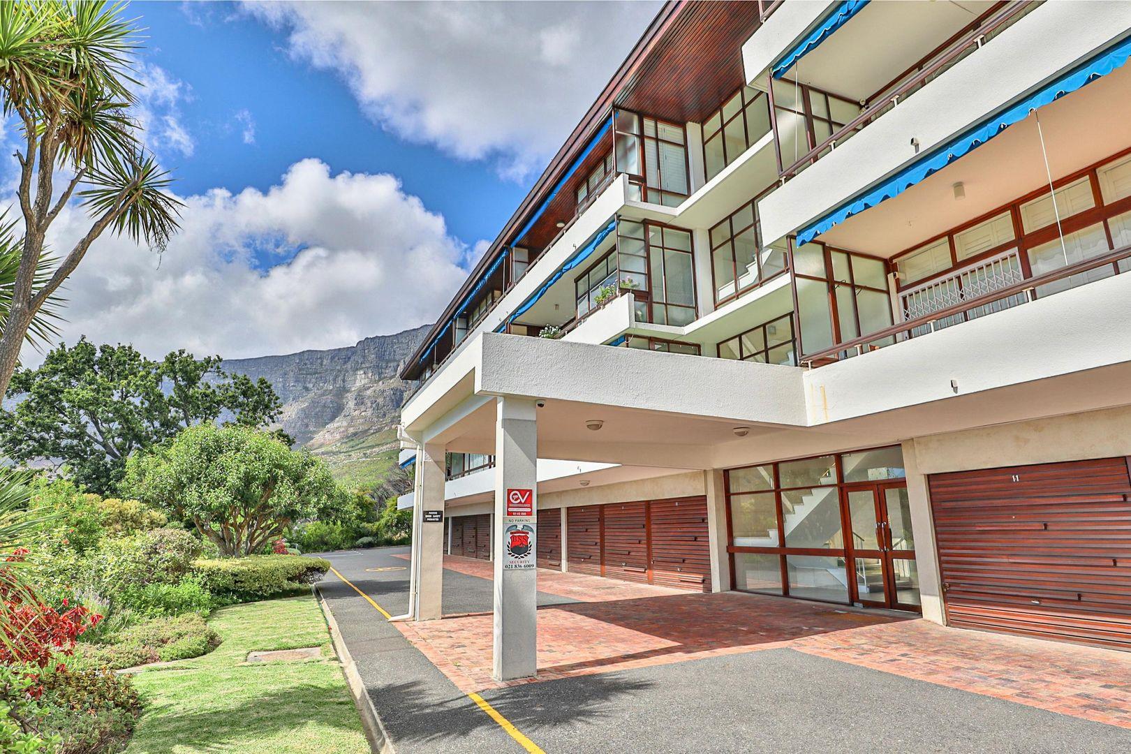 2 Bedroom Apartment / flat for sale in Tamboerskloof P24110038179