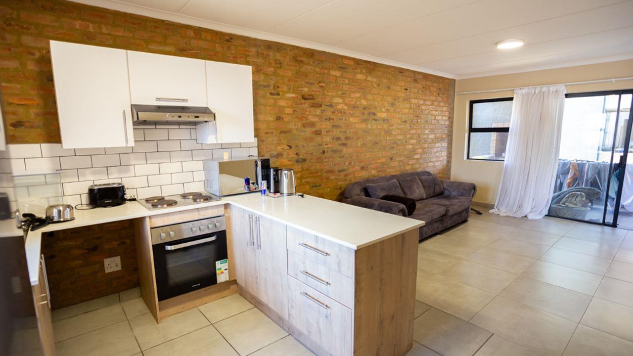 2 Bedroom Townhouse for sale in Pomona 1 Dahlia Str P24113010668