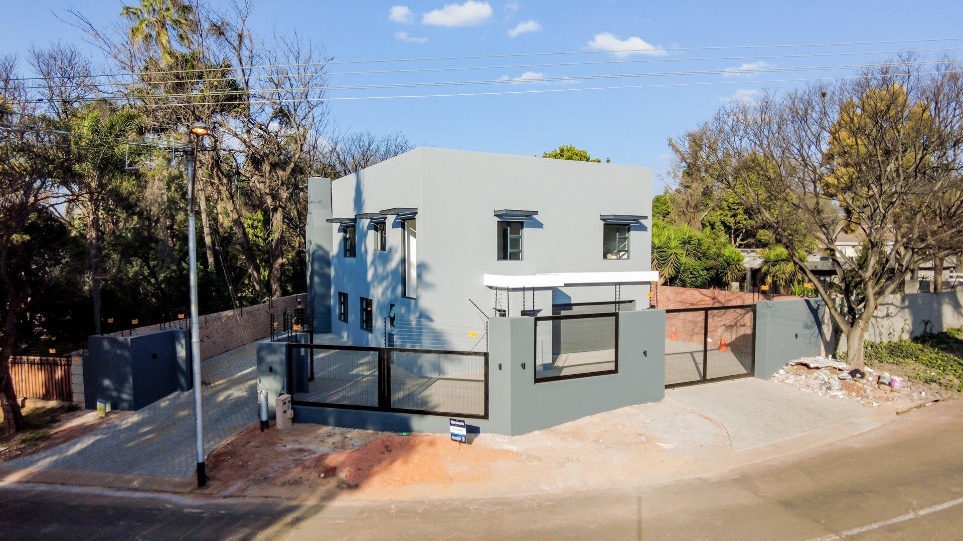 Lynnwood Glen Property Property and houses for sale in Lynnwood Glen