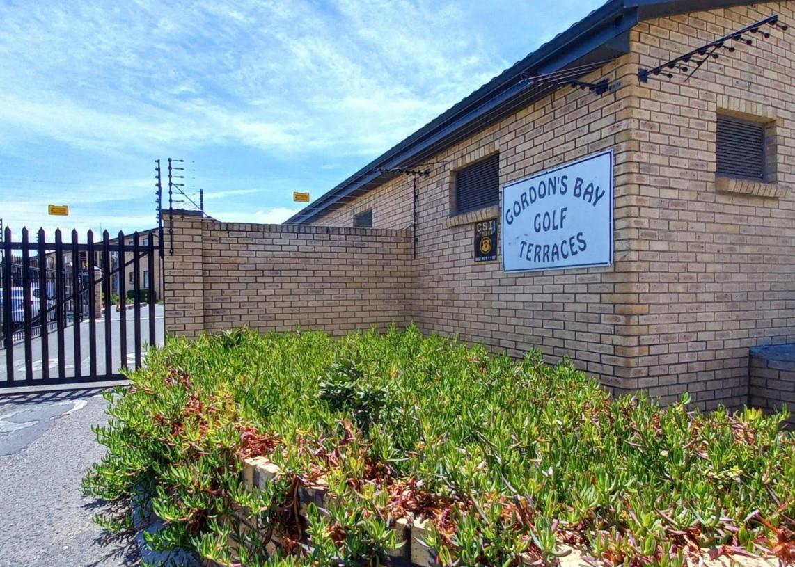 2 Bedroom Apartment / flat for sale in Fairview Golf Estate P24113010944