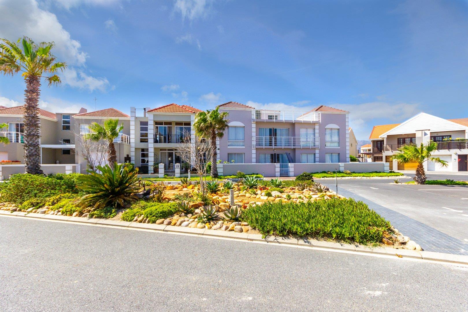 8 Bedroom House for sale in Harbour Island P24113011010